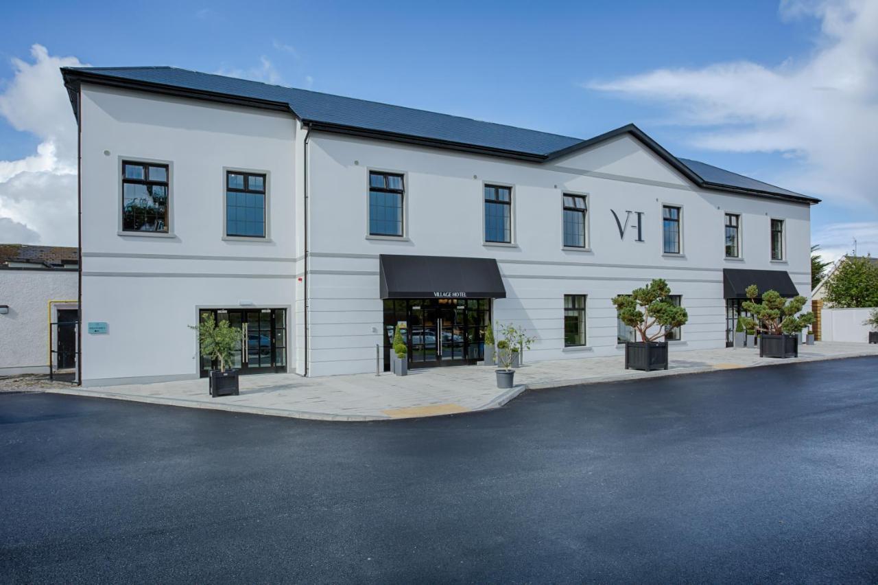 The Village Hotel, Bar And Restaurant Bettystown Exterior photo