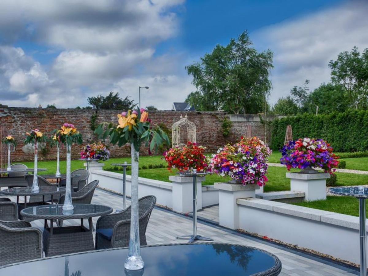 The Village Hotel, Bar And Restaurant Bettystown Exterior photo
